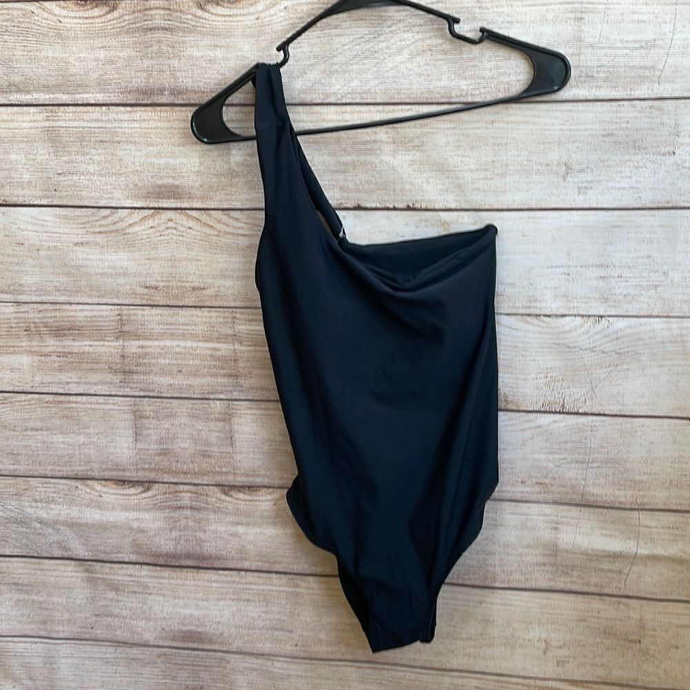 NEW WITH‎ TAGS NINO BALCUTTI ONE SHOULDER SWIMSUIT IN BLACK